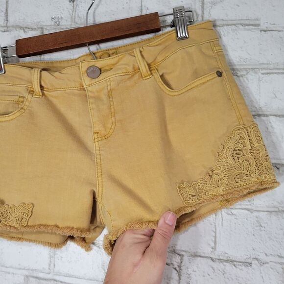 Rue 21 cute mustard color shorts - Picture 3 of 11